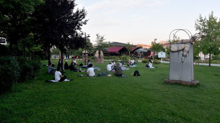 Eskişehirliler açık havada yogayı çok seviyor