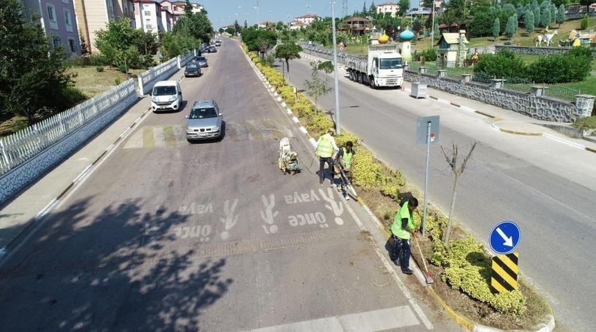 Başiskele&rsquo;de yollar renkleniyor
