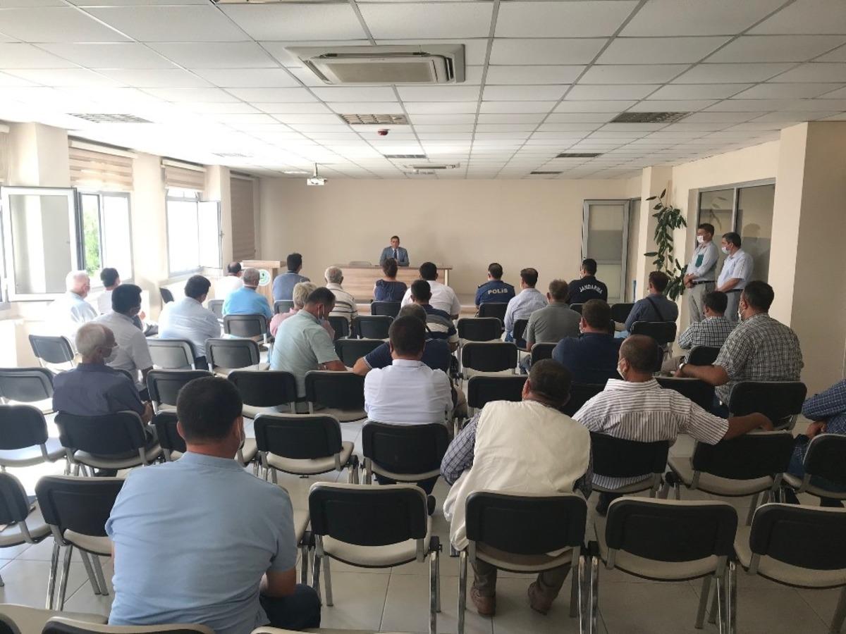 Burhaniye&rsquo;de imam ve muhtarlara koronavir&uuml;s toplantısı