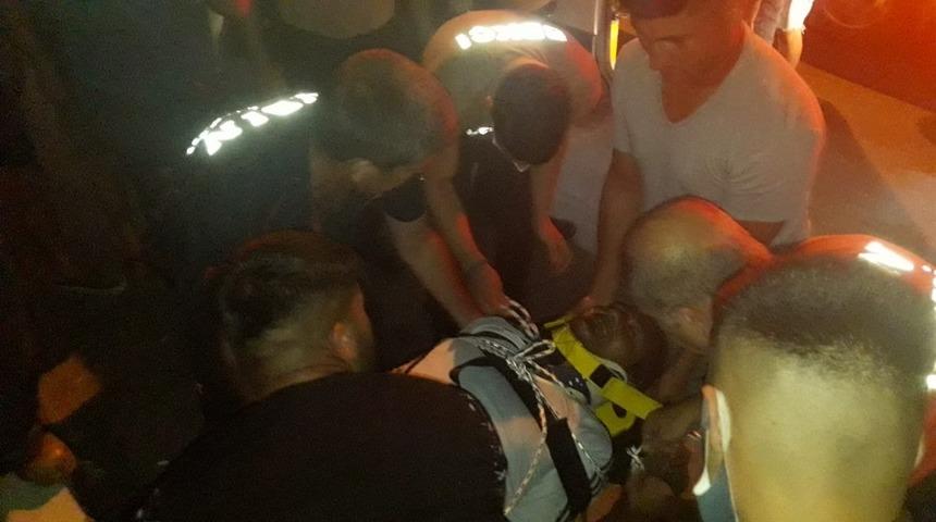 S&ouml;ke&rsquo;de dereye d&uuml;şen kişiyi itfaiye kurtardı