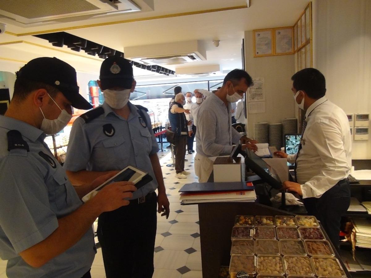 Taksim&rsquo;de iş yerleri denetlendi