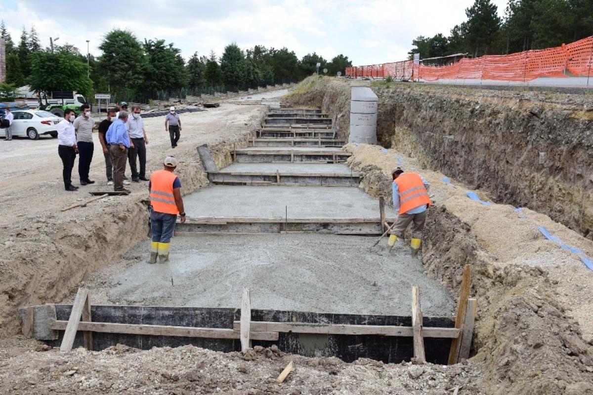 &Ccedil;orum şehitliği yeniden d&uuml;zenleniyor