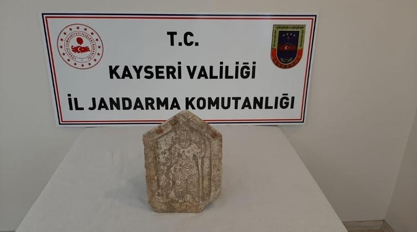 Jandarma kenevir eken ve tarihi eser ka&ccedil;ak&ccedil;ılığı yapan şahısları yakaladı