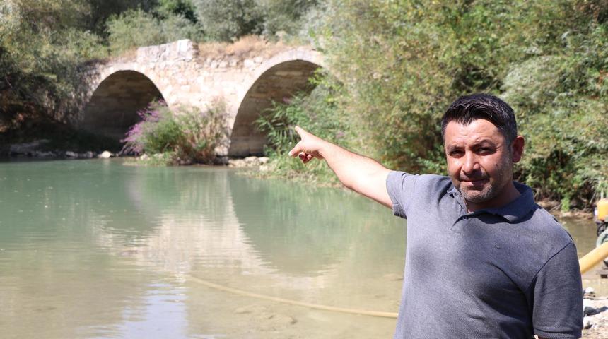 Denizli'de defineciler, tarihi köprüyü tahrip etti