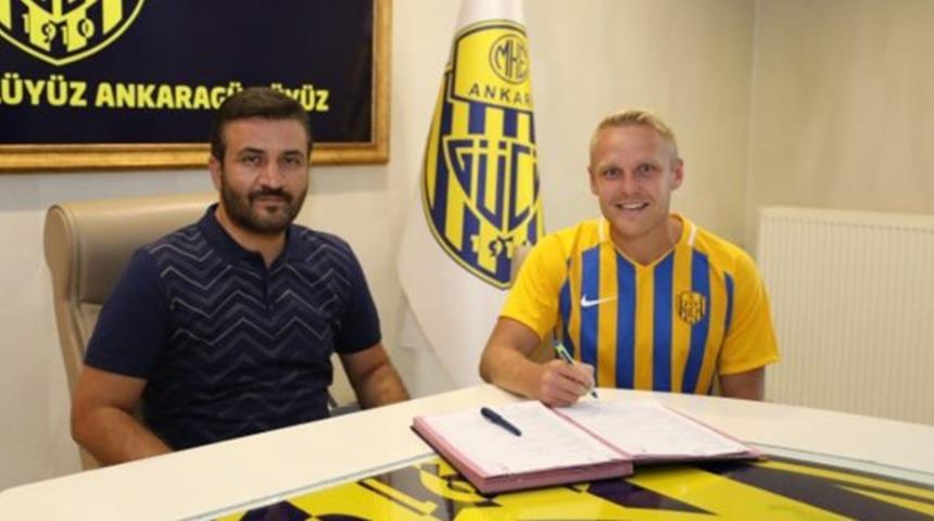 MKE Ankaragücü Lukasik'in bonservisini aldı