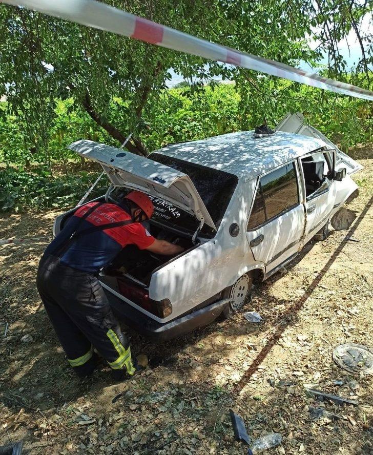 Hurdaya dönen otomobildeki sürücüyü itfaiye çıkarttı G2