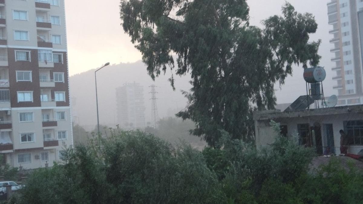 Kozan&rsquo;da dakikalar i&ccedil;inde hayat fel&ccedil; oldu