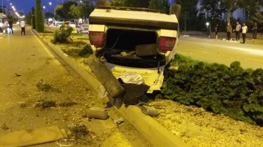 Elazığ’da otomobil takla attı: 2 yaralı