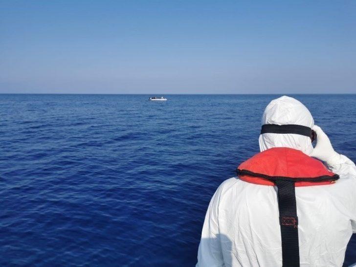 Kuşadası Körfezi’nde Yunanistan’ın geri ittiği 40 düzensiz göçmen kurtarıldı G4