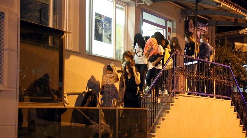 Muğla merkezli fuhuş operasyonunda 19 ş&uuml;pheli yakalandı