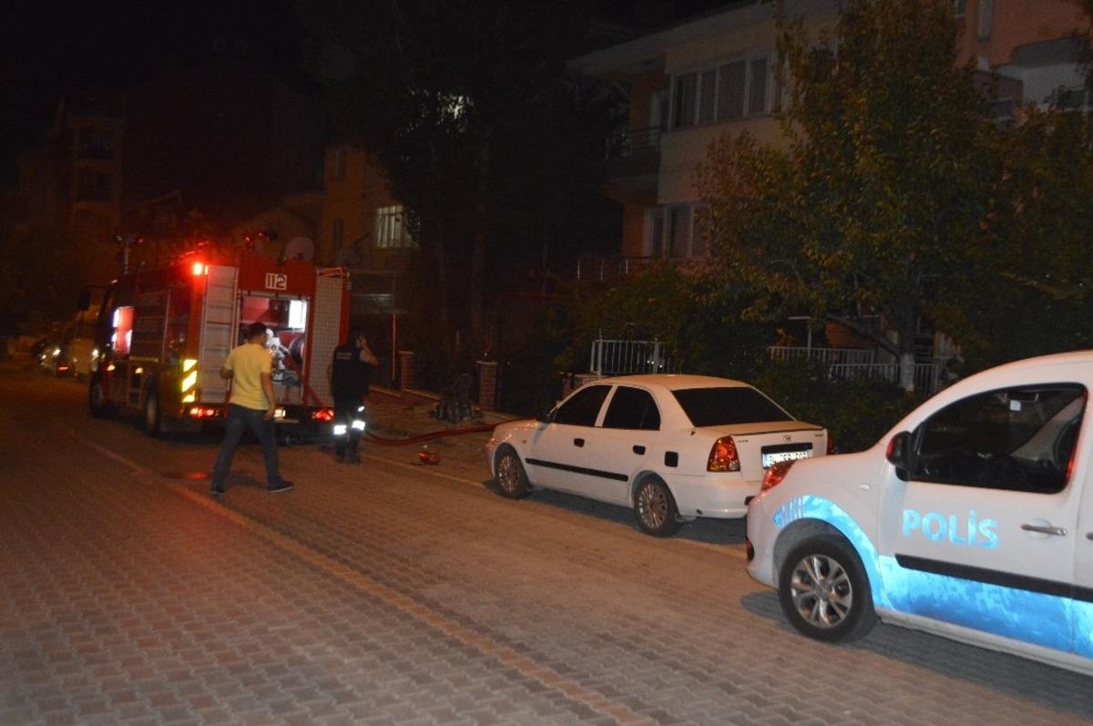 K&uuml;tahya'da panik anları! Mutfak t&uuml;p&uuml; alev aldı