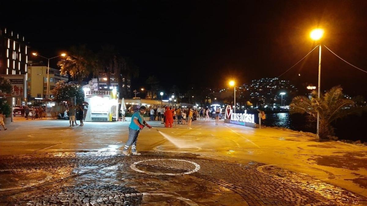 Kuşadası Belediyesi korona vir&uuml;sle m&uuml;cadeleye ara vermiyor