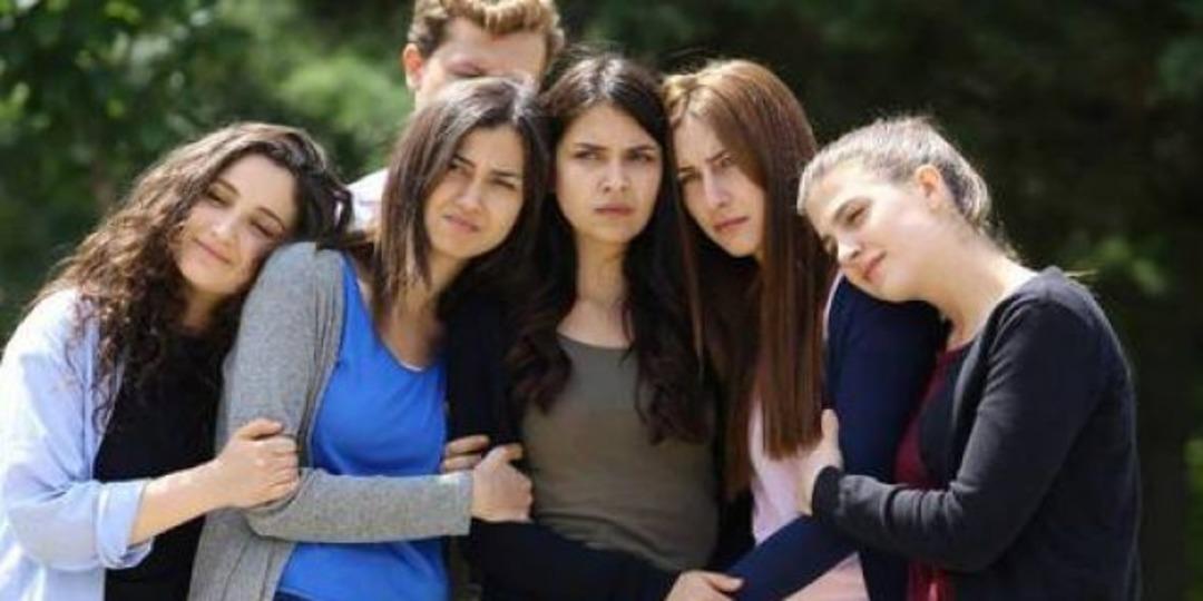 Kırgın &Ccedil;i&ccedil;ekler 50. B&ouml;l&uuml;m Fotoğrafları