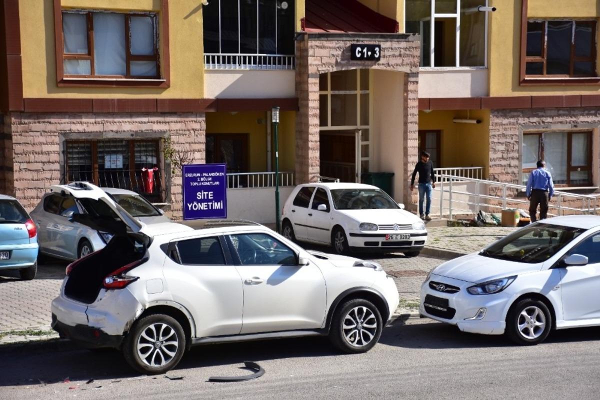 Park halindeki ara&ccedil;lara &ccedil;arparak kayıplara karıştılar