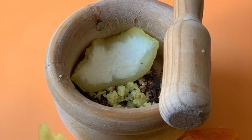 Bu malzemeler her evde var! Hepsi v&uuml;cut peelingi i&ccedil;in &ccedil;ok faydalı...