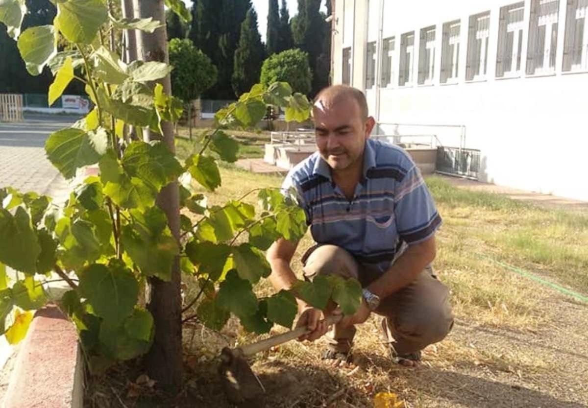 Ağa&ccedil;lara g&ouml;z&uuml; gibi bakıyor