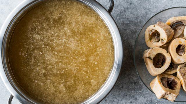 Kemik suyunun faydaları nelerdir? Hangi vitaminleri içerir? Ne zaman içilmeli?