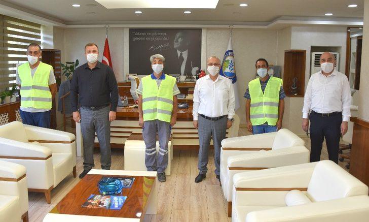 Yavru kedileri kurtaran temizlik işçileri ödüllendirildi G4