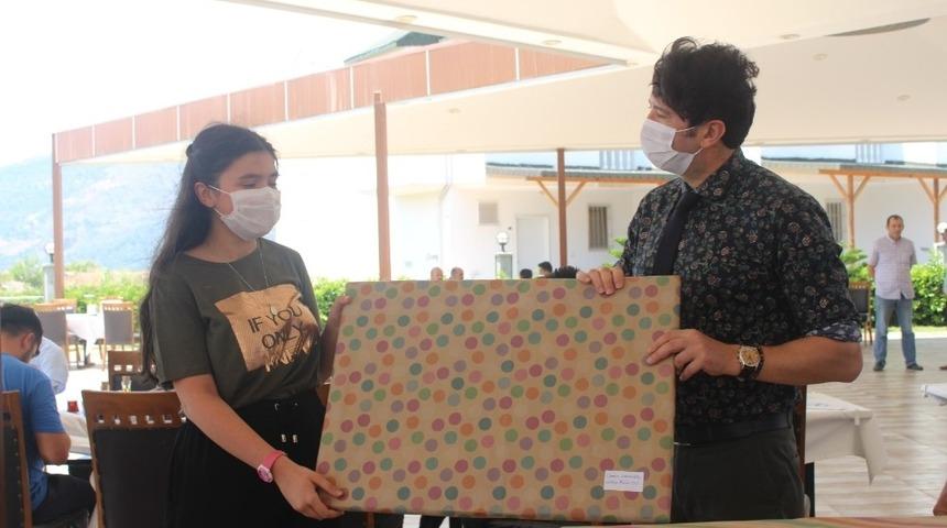 LGS&rsquo;de başarılı olan &ouml;ğrenciler &ouml;d&uuml;llendirildi