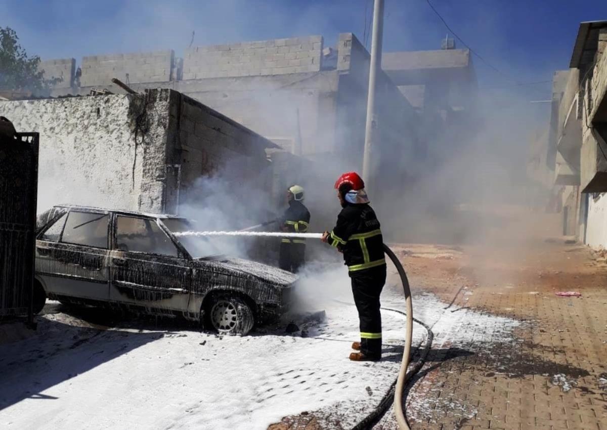 Park halindeki otomobil yandı