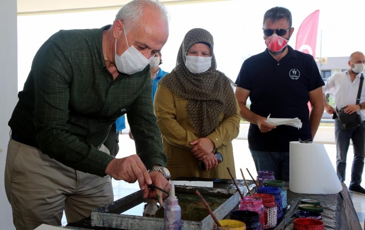 Başkan G&uuml;ltak, kamptaki anneler ve kızlarıyla buluştu