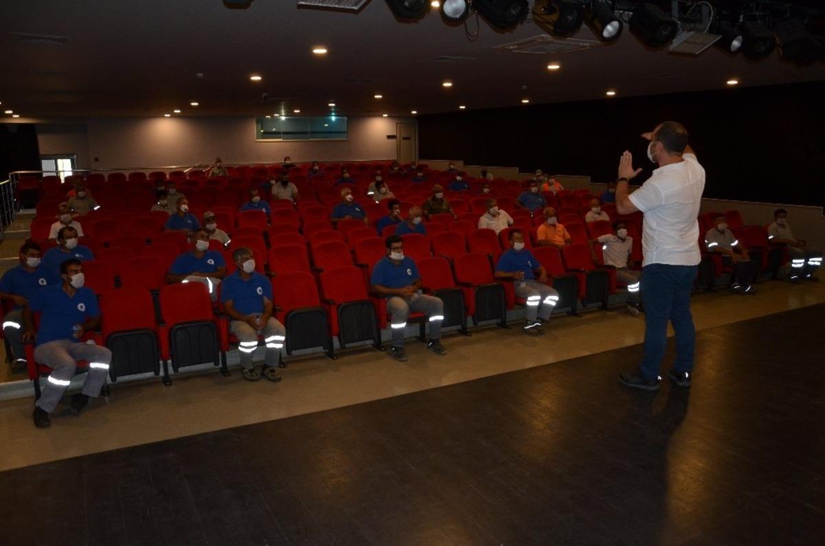 Alanya&rsquo;da sinekle m&uuml;cadele ekibine eğitim verildi