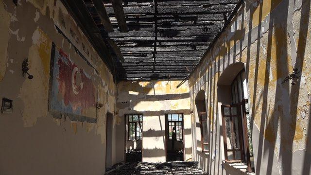 Tarihi yanan okul restore edilecek