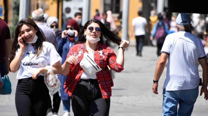 Konya'da vaka sayısı artışına rağmen maske takmayanlar var