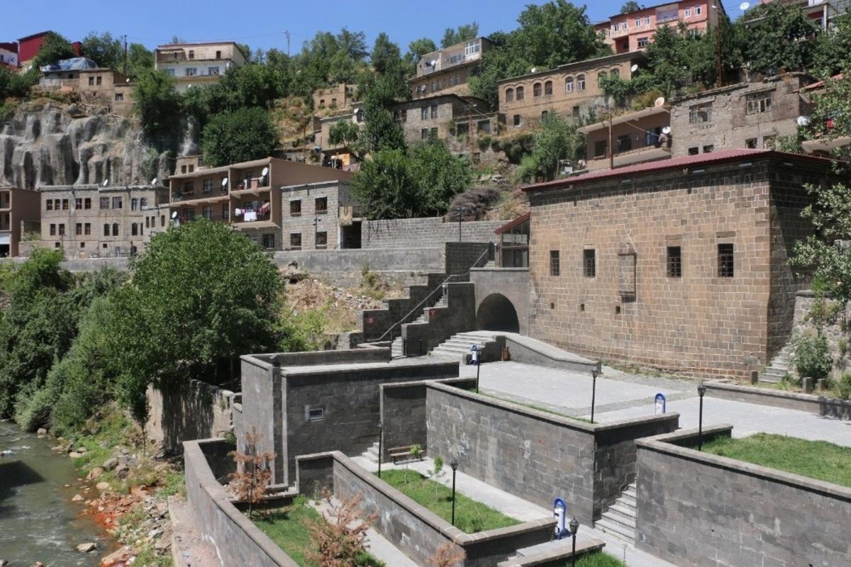 Tarihi Bitlis evleri g&uuml;n y&uuml;z&uuml;ne &ccedil;ıkıyor