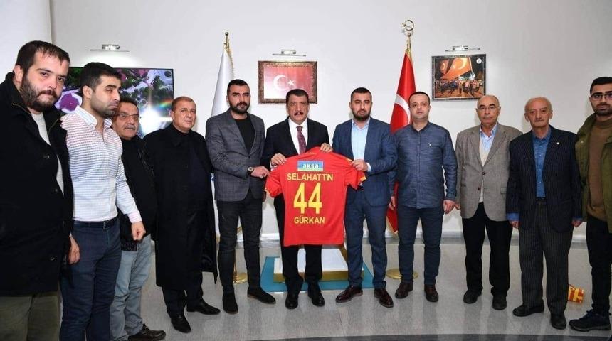 Derebeyleri’nden Gürkan’a teşekkür