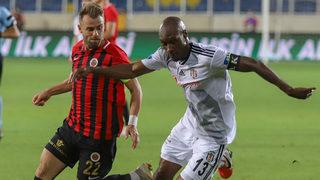 Beşiktaş kaptan Atiba'yla yeniden anlaştı