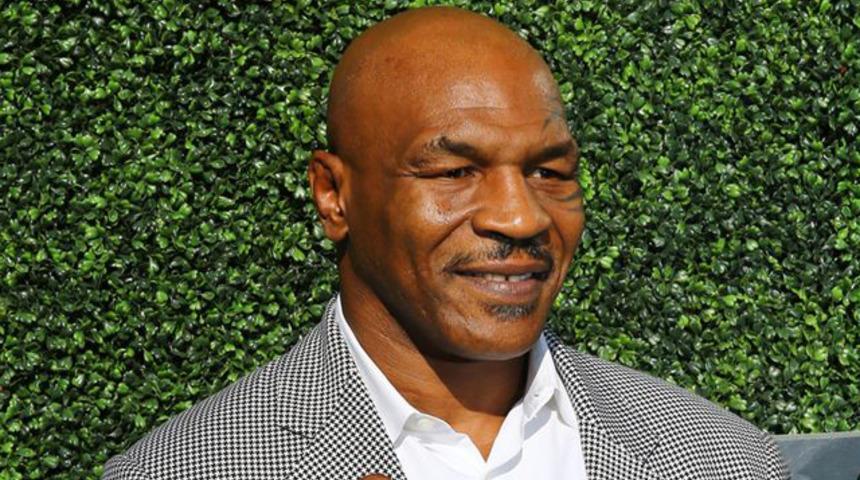 Mike Tyson'ın ringe dönüş maçı 2,5 ay ertelendi