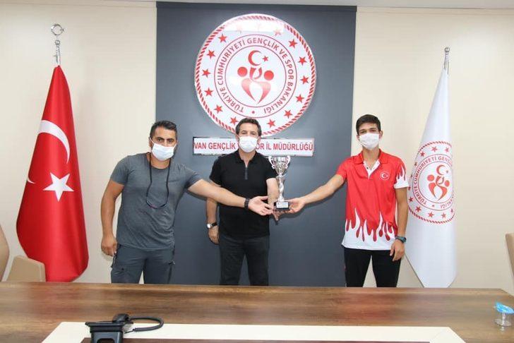 Vanlı sporculardan 2 madalya ve 1 kupa G2