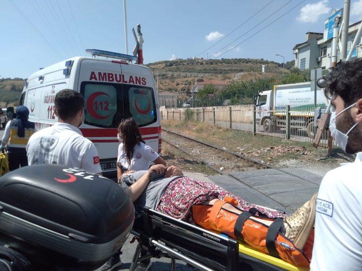 Freni patlayan minibüs eve girdi: 3 yaralı G4