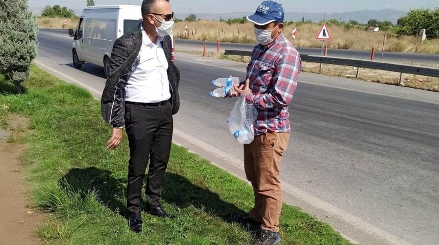 Manisa&rsquo;da kavşaklarda su, &ccedil;i&ccedil;ek ve simit satmak yasaklandı