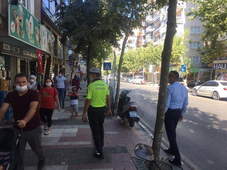 Kaldırımlara park edilen motosikletler kaldırıldı G1