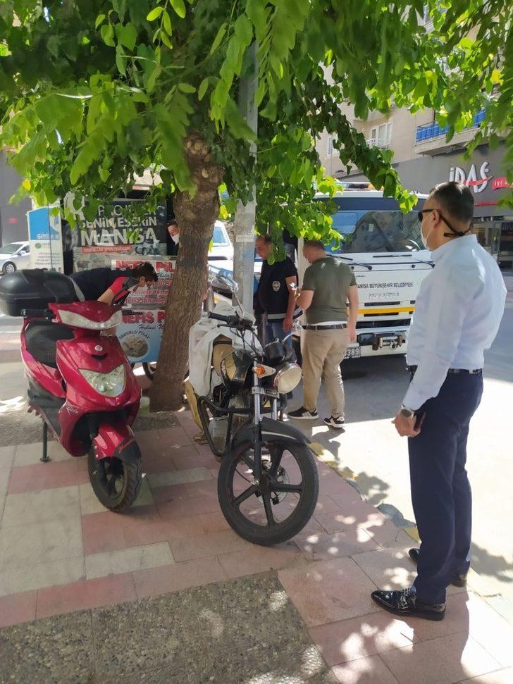 Kaldırımlara park edilen motosikletler kaldırıldı G5