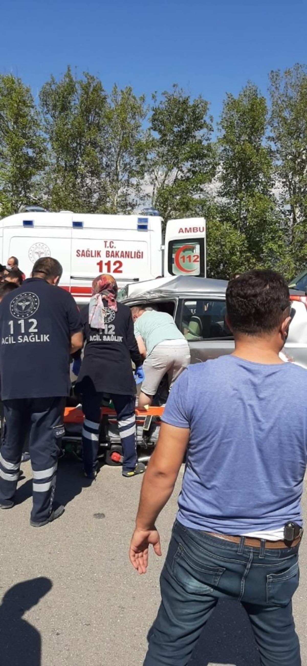 Isparta&rsquo;da otomobil ve kamyon &ccedil;arpıştı: 2 yaralı