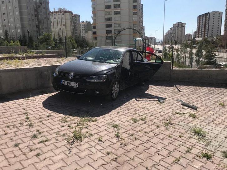 Minibüsü ile otomobil çarpıştı: 4 yaralı G3