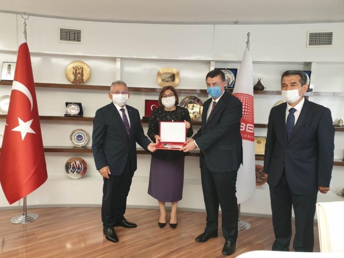 Başkan B&uuml;y&uuml;kkılı&ccedil; karayolları ve TCDD Genel M&uuml;d&uuml;rleri ile Kayseri projelerini masaya yatırdı