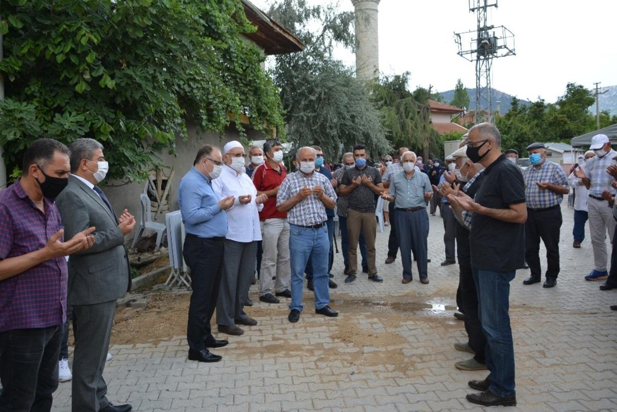 Vali Tutulmaz&rsquo;ın babası toprağa verildi