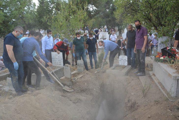 Vali Tutulmaz’ın babası toprağa verildi G5