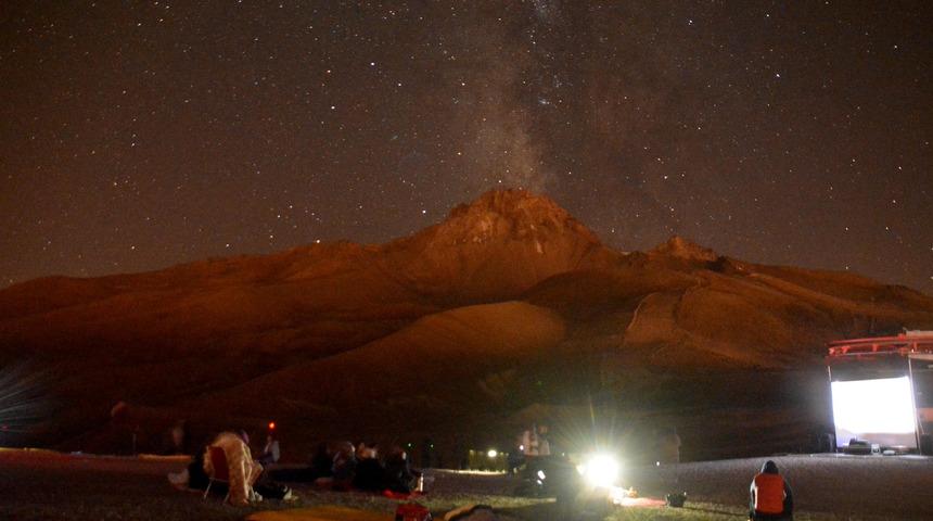 Erciyes'te meteor yağmurunu 2 bin 650 metrede izlediler