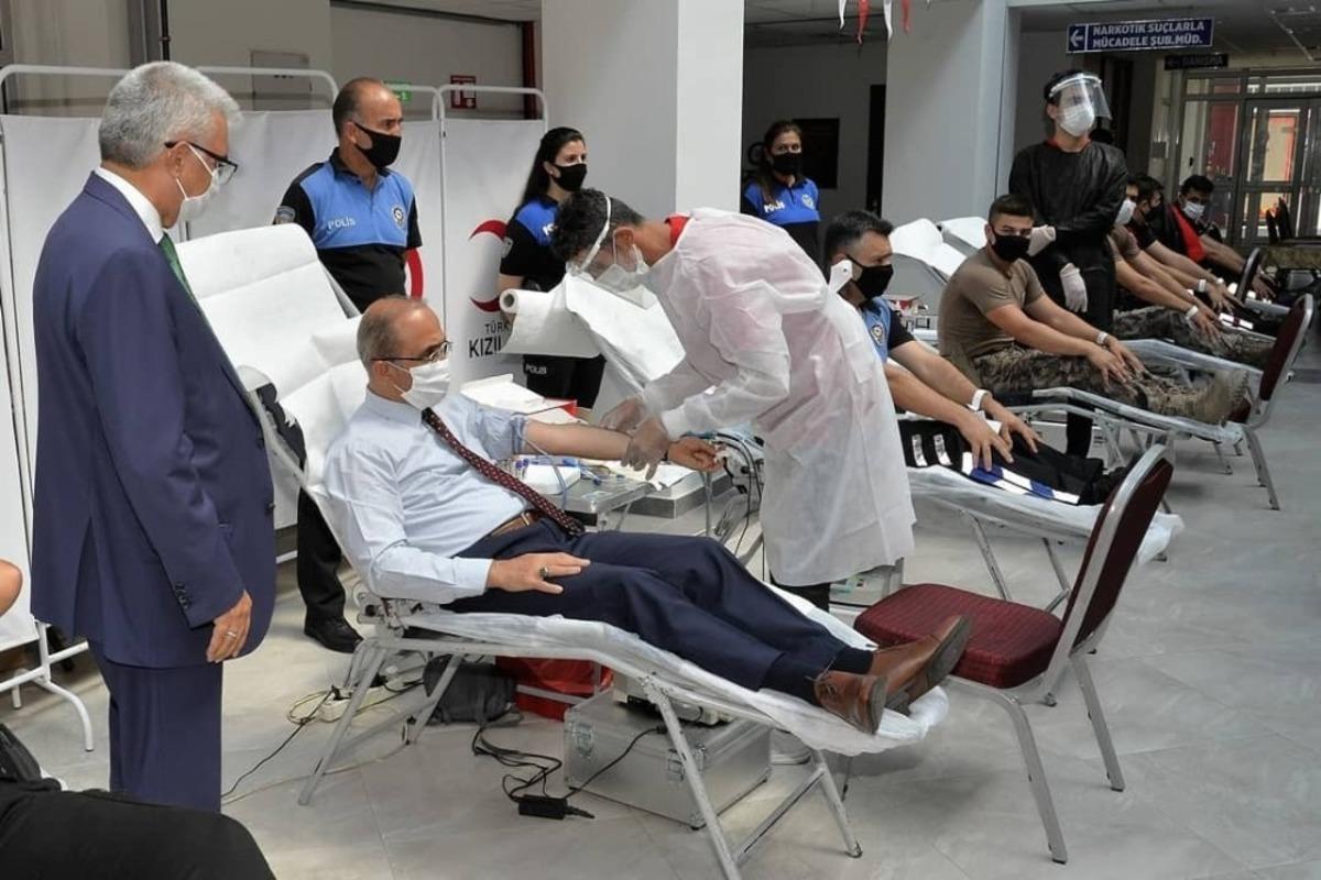 Polisten Kızılay&rsquo;a kan desteği