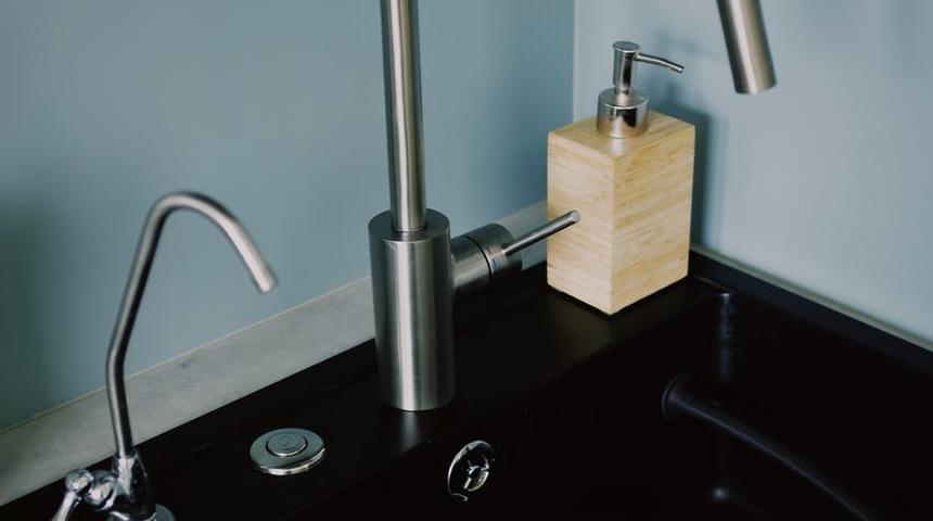 Lavabodan gelen k&ouml;t&uuml; kokulara son! Tar&ccedil;ın, limon, kahve sayesinde...