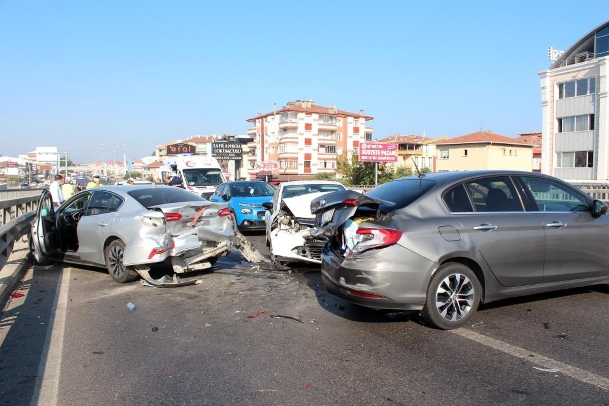 Yalova&rsquo;da zincirleme trafik kazası: 4 yaralı