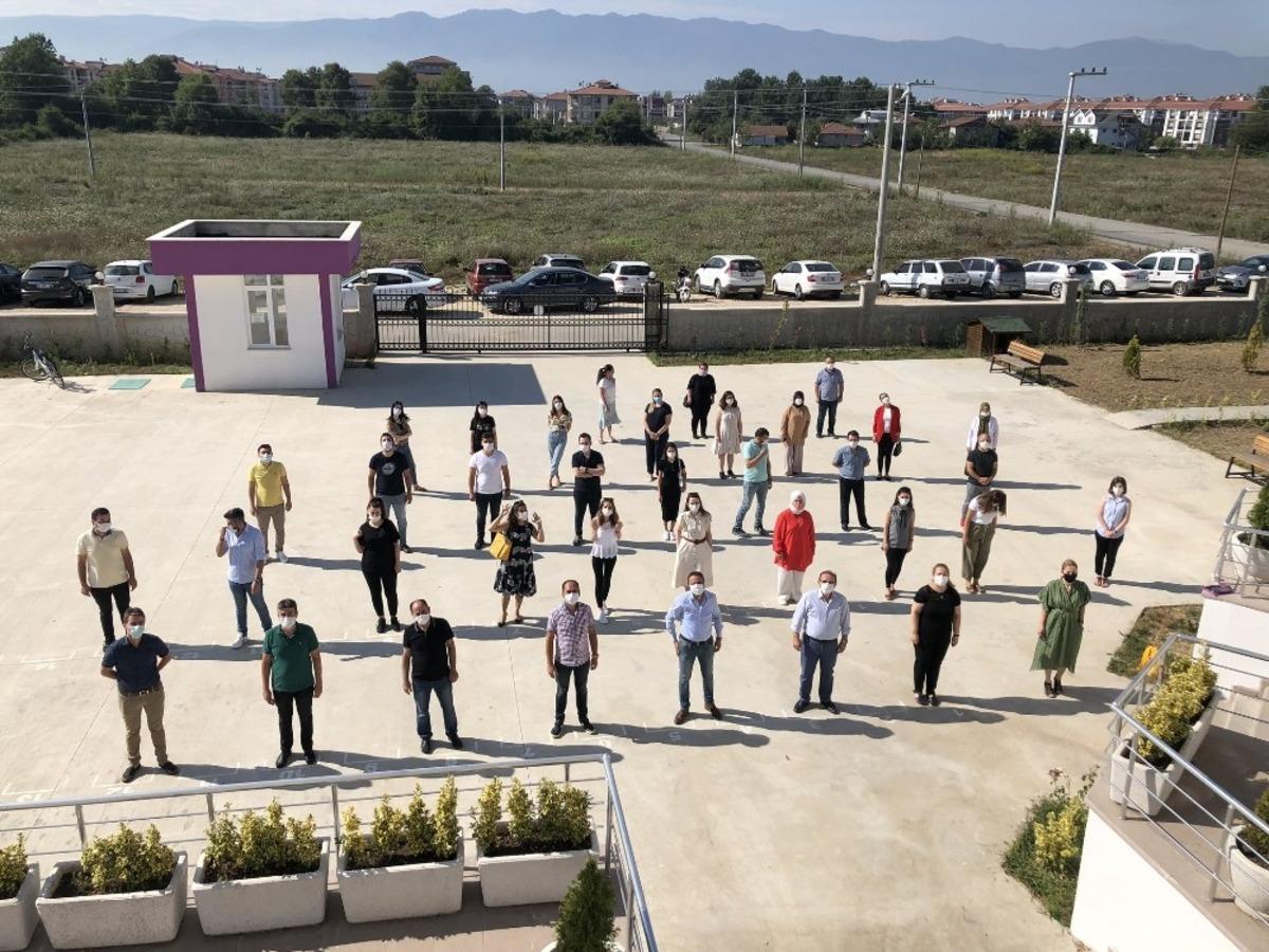 Uğur okullarında sosyal mesafeli toplantı