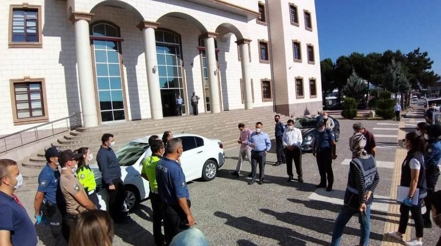 Simav&rsquo;da maske takmayan 21 kişiye idari para cezası uygulandı