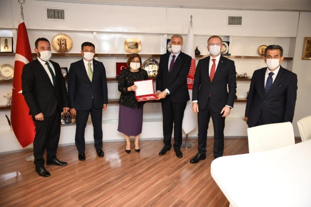 Simav Belediyesi&rsquo;ne hibe itfaiye aracı