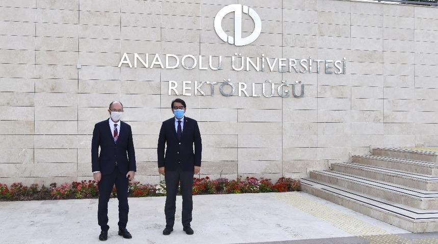 Cumhurbaşkanlığı İnsan Kaynakları Ofisi Başkanı Do&ccedil;. Dr. Atay&rsquo;dan, Rekt&ouml;r Erdal&rsquo;a hayırlı olsun ziyareti